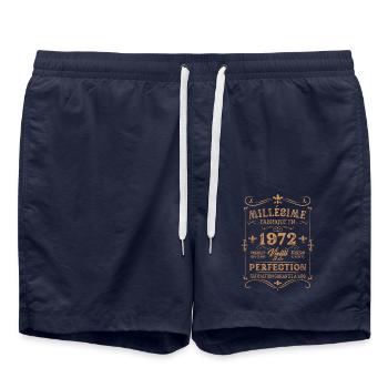 Cadeau D'anniversaire Millésime Fabriqué En 1972 - Short de bain - bleu marine - Devant - AI Model Male 185 light (185cm)