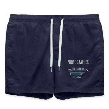Photographer in Ausbildung Beruf Geschenk - Badeshorts - French Navy - Vorne - AI Model Male 185 light (185cm)