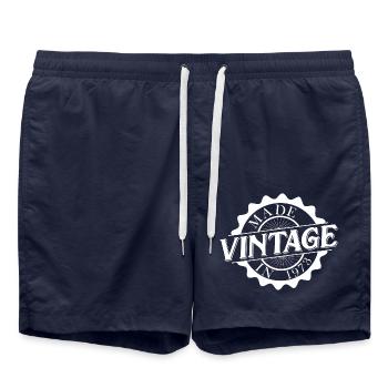 Fabriqué en 1973 Dictons d’anniversaire vintage - Short de bain - bleu marine - Devant - AI Model Male 185 light (185cm)