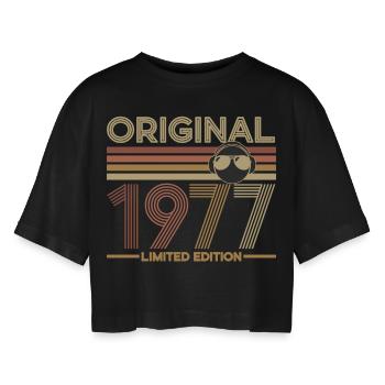 1977 - Frauen Oversized Cropped T-Shirt - Schwarz - Vorne - AI Model Female 172 light (172cm)