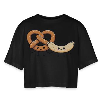 Weißwurst mit Brezel - Frauen Oversized Cropped T-Shirt - Schwarz - Vorne - AI Model Female 172 light (172cm)