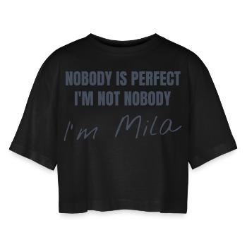 Mila - Frauen Oversized Cropped T-Shirt - Schwarz - Vorne - AI Model Female 172 light (172cm)