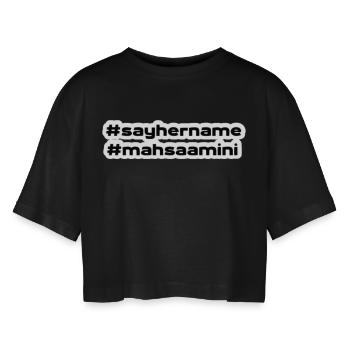 Say her name, Mahsa Amini, Iran - Frauen Oversized Cropped T-Shirt - Schwarz - Vorne - AI Model Female 172 light (172cm)