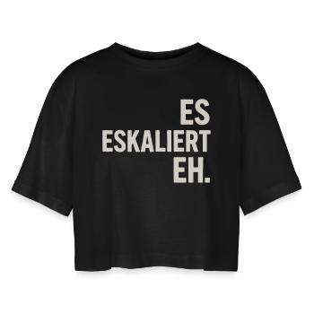Es eskaliert eh – Spruchshirt für jeden Anlass - Frauen Oversized Cropped T-Shirt - Schwarz - Vorne - AI Model Female 172 light (172cm)