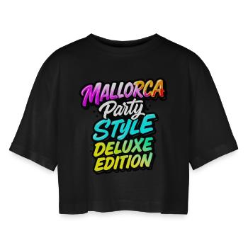 Mallorca Party Style - Frauen Oversized Cropped T-Shirt - Schwarz - Vorne - AI Model Female 172 light (172cm)