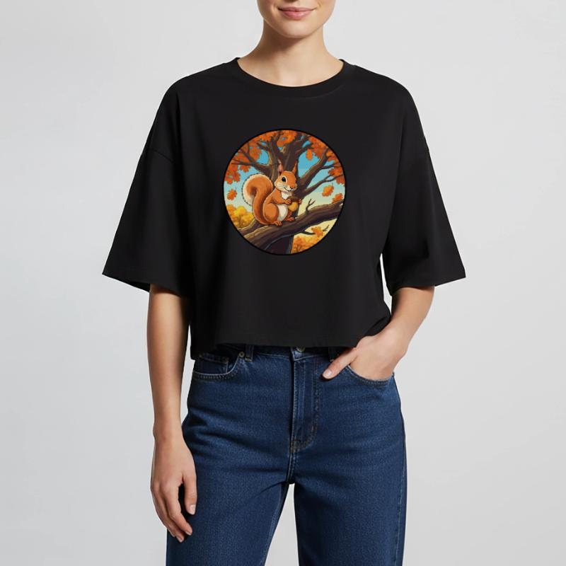 Eichhörnchen mit einer Eichel im Baum Frauen Oversized Cropped T-Shirt