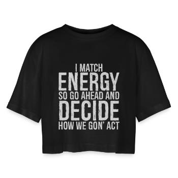 Je corresponds à l’énergie, alors allez-y et décidez comment nous agissons - T-shirt court oversize Femme - noir - Devant - AI Model Female 172 light (172cm)