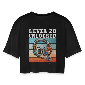 Level 28 Unlocked Kopfhörer Motiv - Frauen Oversized Cropped T-Shirt - Schwarz - Vorne - AI Model Female 172 light (172cm)