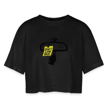 Rückspiegel-Botschaft - Frauen Oversized Cropped T-Shirt - Schwarz - Vorne - AI Model Female 172 light (172cm)