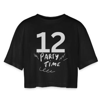 12 - Frauen Oversized Cropped T-Shirt - Schwarz - Vorne - AI Model Female 172 light (172cm)