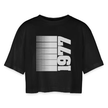 1977 - Frauen Oversized Cropped T-Shirt - Schwarz - Vorne - AI Model Female 172 light (172cm)