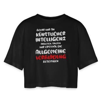 Bevor wir an KI arbeiten - Verblödung abschaffen - Frauen Oversized Cropped T-Shirt - Schwarz - Vorne - AI Model Female 172 light (172cm)