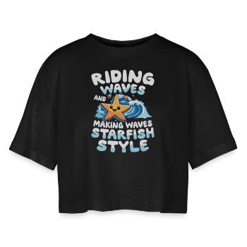 Riding Waves And Making Waves Starfish Style - Frauen Oversized Cropped T-Shirt - Schwarz - Vorne - AI Model Female 172 light (172cm)