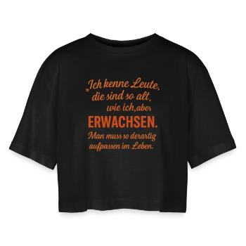 Alt aber nicht Erwachsen - Frauen Oversized Cropped T-Shirt - Schwarz - Vorne - AI Model Female 172 light (172cm)