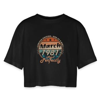 Geburtstagsgeschenk märz 1981 - Frauen Oversized Cropped T-Shirt - Schwarz - Vorne - AI Model Female 172 light (172cm)