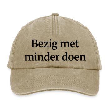 Doing less – Trendy Text Design - Relaxed Vintage Cap - vintage beige - Front