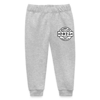 MADE IN 2025 Geburtsjahr Baujahr Jahrgang Geschenk - Baby Organic Jogginghose Baby Tumbler von Stanley/Stella - Grau meliert - Vorne