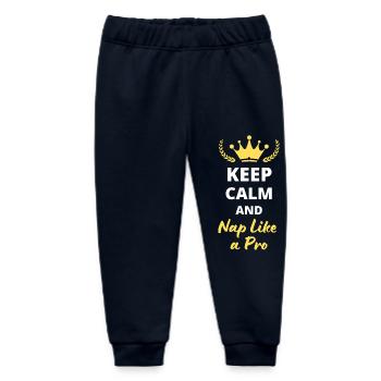 "Ruhig bleiben und ein Nickerchen machen wie ein Profi" - Entspannen und faulenzen - Baby Organic Jogginghose Baby Tumbler von Stanley/Stella - Navy - Vorne