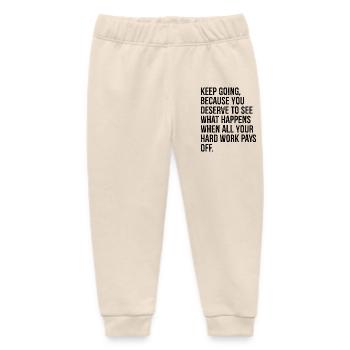 Machen Sie weiter, denn Sie haben es verdient zu sehen, was passiert - Baby Organic Jogginghose Baby Tumbler von Stanley/Stella - Natur - Vorne