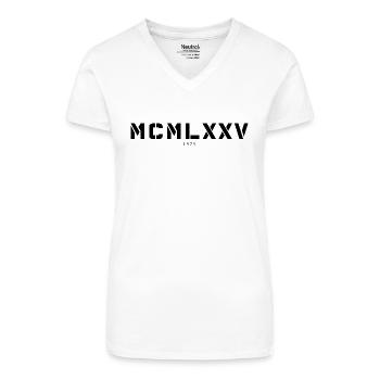 Roman numeral year of birth Made in 1975 - Organic Women's V-Neck T-Shirt - white - Front