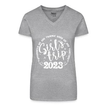 Mädchenreise 2023 Lustige Mädchenreise Wochenendurlaub - Bio Frauen T-Shirt mit V-Ausschnitt - Grau meliert - Vorne