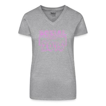 Sozial Seit 2013 Pink - Bio Frauen T-Shirt mit V-Ausschnitt - Schwarz - Vorne