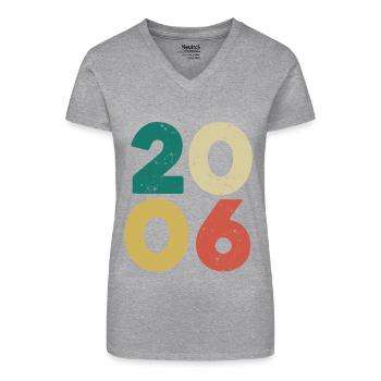2006 - Vintage 2006 Retro Vintage - Organic Women's V-Neck T-Shirt - black - Front