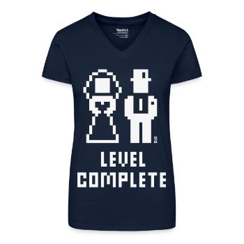 Level Complete (Hochzeit / JGA / Pixel / Bold / W) - Bio Frauen T-Shirt mit V-Ausschnitt - Dunkelblau - Vorne