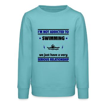 Je ne suis pas accro à la natation - Sweat ado bio Stanley/Stella - turquoise pastel - Devant - AI Model Teenager Male light (155cm)