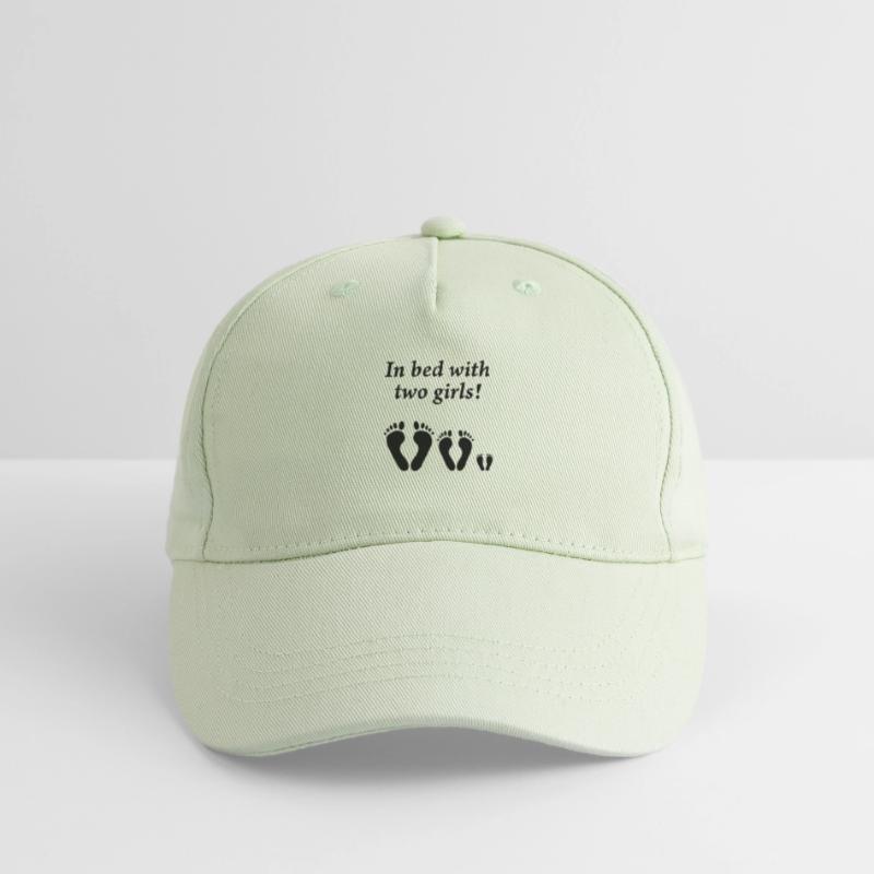 Au lit avec deux filles Casquette de baseball bio Enfant