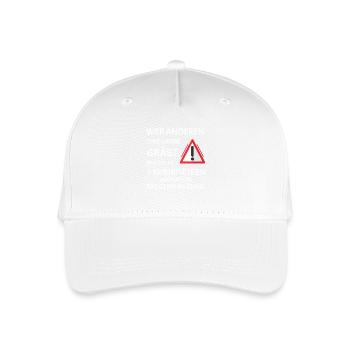 Wer anderen eine Grube gräbt - Lustiges Bau Spruch - Kinder Bio Basecap - Weiß - Vorne