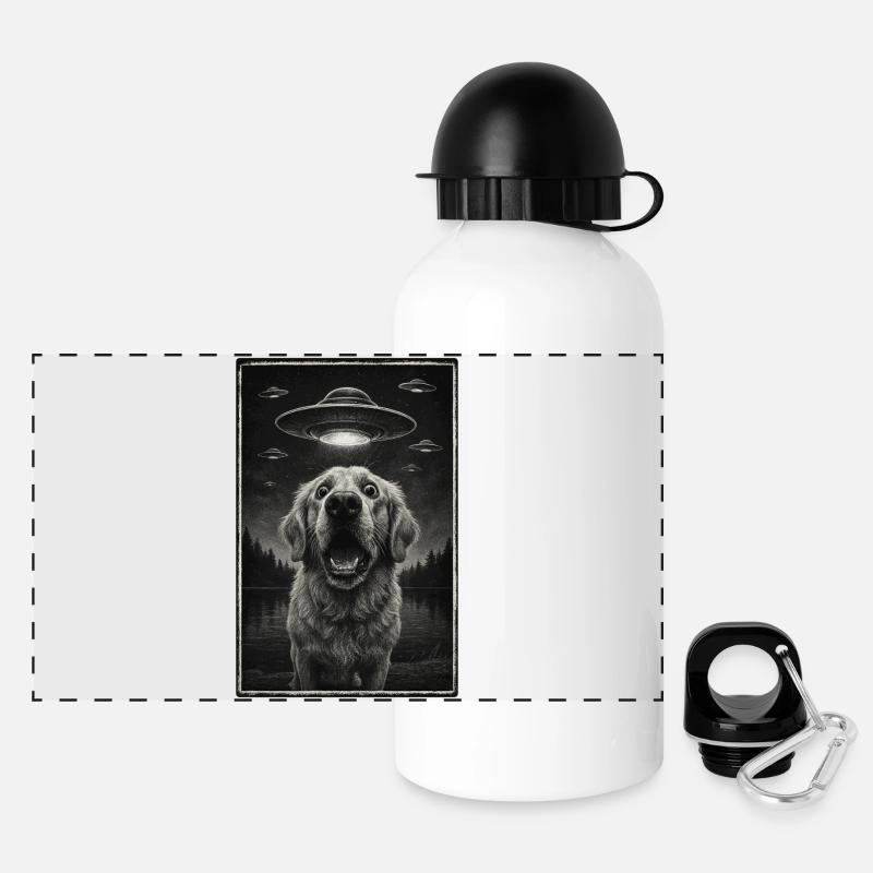 Lustiger Hund Und UFOs Im Wald - Panorama Trinkflasche mit Deckel 500 ml - Weiß