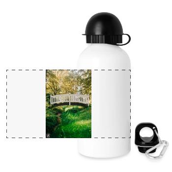 Weiße Gartenbrücke im Grünen - Panorama Trinkflasche mit Deckel 500 ml - Weiß - Vorne