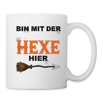 Bin mit der Hexe Lustiges Halloween T-Shirt  - Tasse - Weiß - Rechts