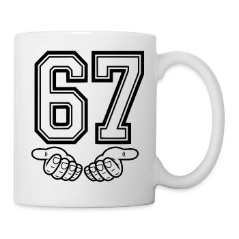 SIX SEVEN – 67 Nummer Meme im Retro Look - Tasse - Weiß - Rechts