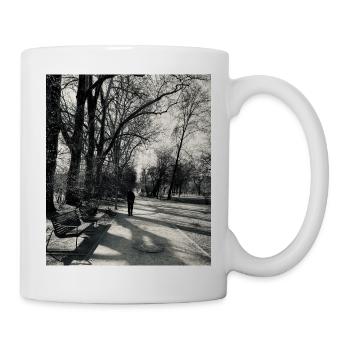 Une promenade solitaire dans le parc - Mug blanc - blanc - Droite