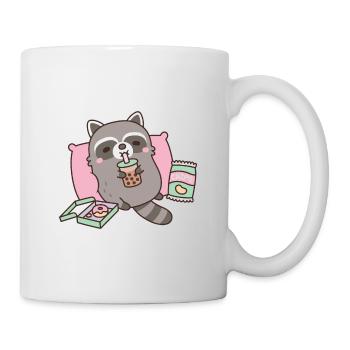 Mignon raton laveur se refroidissant avec du thé à bulles et des collations - Mug blanc - blanc - Droite