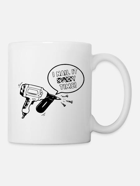 Conception de jouet humoristique avec outil à ongles - Mug blanc - blanc