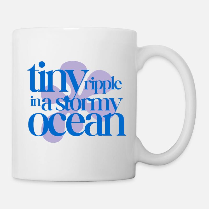 Une petite ondulation dans un océan orageux (lavande) - Mug blanc - blanc