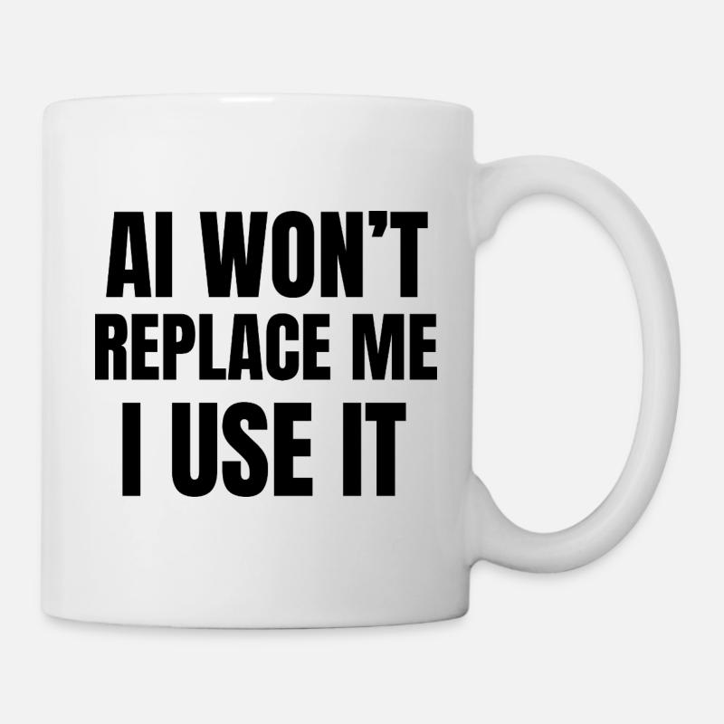 KI wird mich nicht ersetzen. Ich benutze sie. - Tasse - Weiß