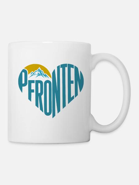 Pfronten Bergsilhouette Herz-Typografie - Tasse - Weiß