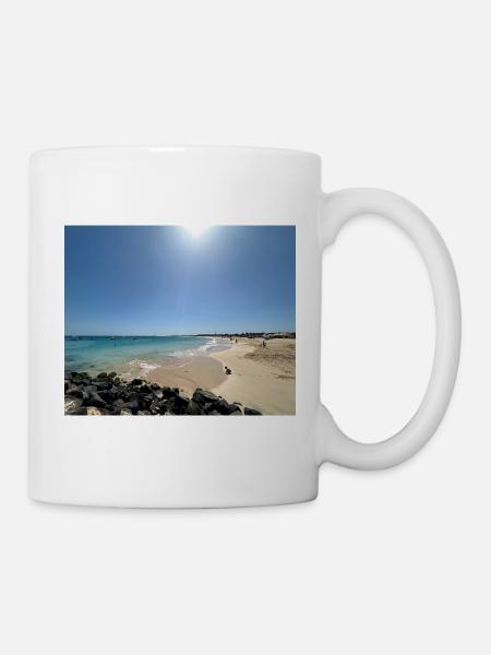 Beach in the sun: blue and sand - Mug - white
