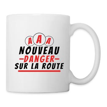 Nouveau danger sur la route. cadeau permis - Mug blanc - blanc - Droite