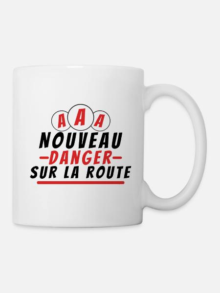 Nouveau danger sur la route. cadeau permis - Mug blanc - blanc