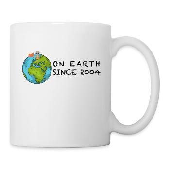 Sur Terre depuis 2004 - à l’occasion de son 18e anniversaire - Mug blanc - blanc - Droite