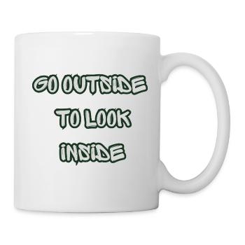 Go Outside To Look Inside Graffiti Stil - Tasse - Weiß - Rechts