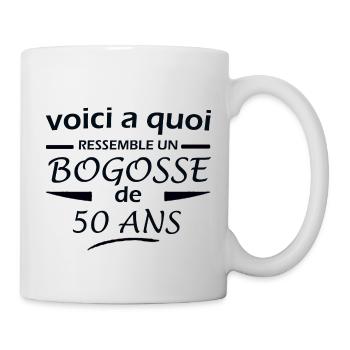 UN BOGOSSE DE 50 ANS - Mug blanc - blanc - Droite