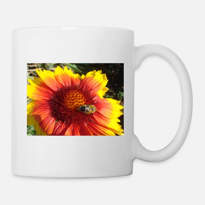 Bourdon sur cocarde fleur rouge jaune - Mug blanc - blanc