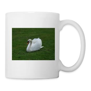 Stolzer weißer Schwan auf grüner Wiese - Tasse - Weiß - Rechts