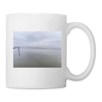 Silent seashore with sky reflection - Mug - white - Right